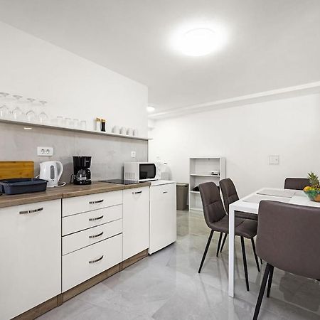 Apartment Olive Garden Near Pula 3 Km From Center And Only 4 Km From The Beach For 4 Persons Buitenkant foto