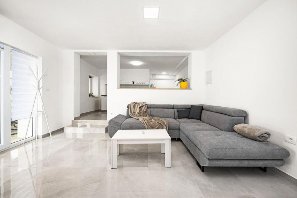 Apartment Olive Garden Near Pula 3 Km From Center And Only 4 Km From The Beach For 4 Persons Buitenkant foto