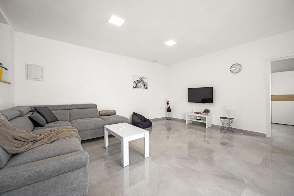Apartment Olive Garden Near Pula 3 Km From Center And Only 4 Km From The Beach For 4 Persons Buitenkant foto