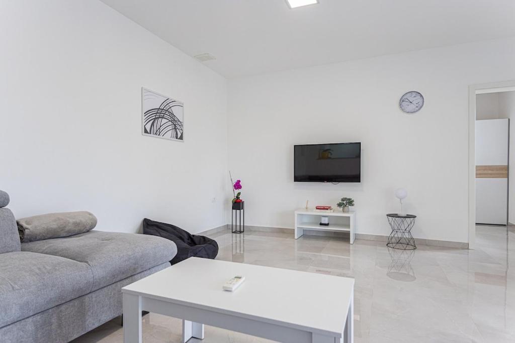 Apartment Olive Garden Near Pula 3 Km From Center And Only 4 Km From The Beach For 4 Persons Buitenkant foto