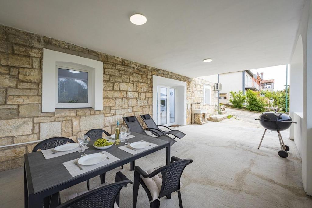 Apartment Olive Garden Near Pula 3 Km From Center And Only 4 Km From The Beach For 4 Persons Buitenkant foto