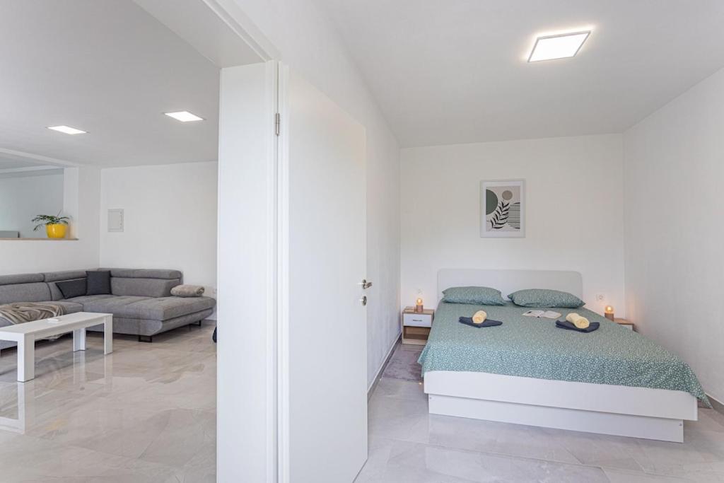 Apartment Olive Garden Near Pula 3 Km From Center And Only 4 Km From The Beach For 4 Persons Buitenkant foto